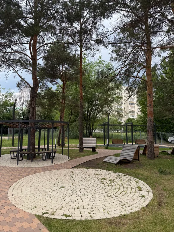Студия однокомнатная в Автозаводском, 30 м², Тольятти — двор, фото 2