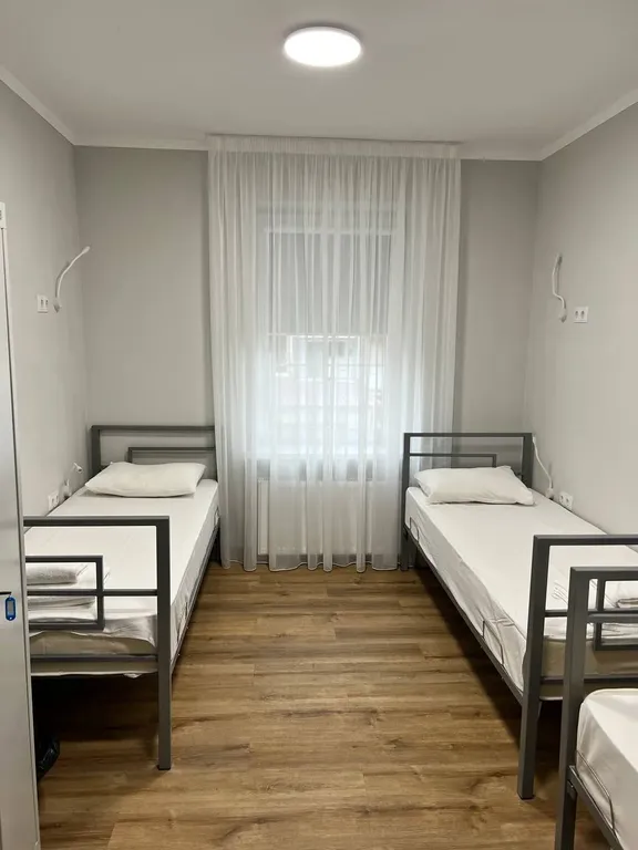 Место в трехместном мужском номере эконом — Кронштадт, фото 1 из 5