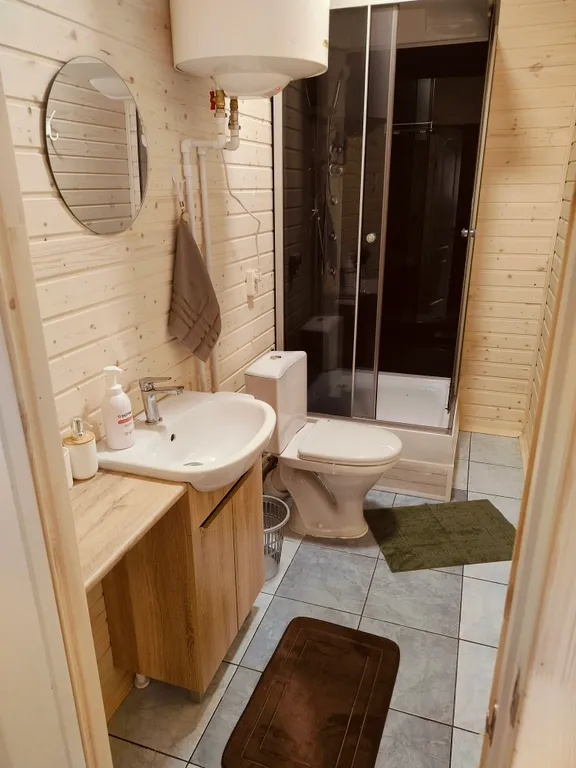Дом 6-местный на улице Колхозной, 56 м², Павловка — ванная комната, фото 3