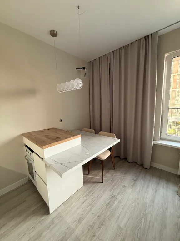 Студия однокомнатная на улице Николая Машарова, 27 м², Тюмень — кухня, фото 9