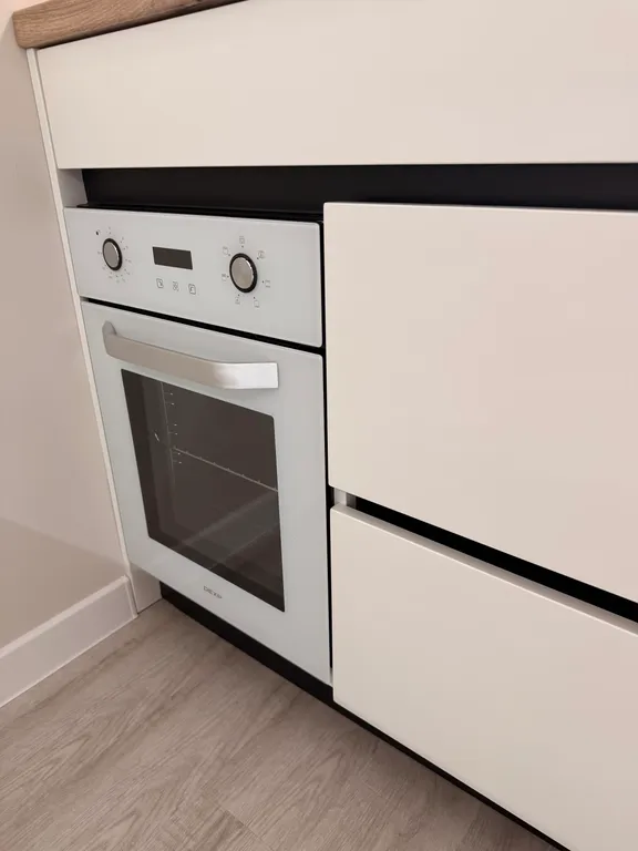 Студия однокомнатная на улице Николая Машарова, 27 м², Тюмень — кухня, фото 10
