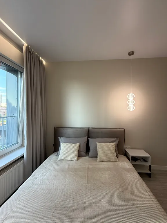 Студия однокомнатная на улице Николая Машарова, 27 м², Тюмень — спальня, фото 4