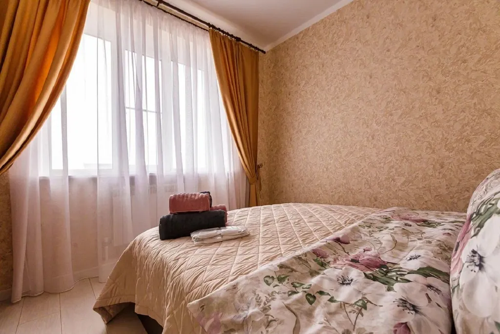 Квартира двухкомнатная на улице Нелюбина, 50 м², Ессентуки — спальня, фото 3