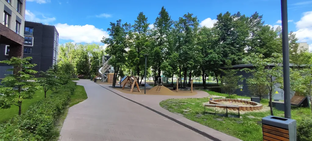 Квартира однокомнатная на улице Московском Тракте, 40 м², Тюмень — двор, фото 4