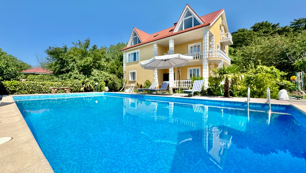 Вилла с открытым бассейном в Восходе Ялта