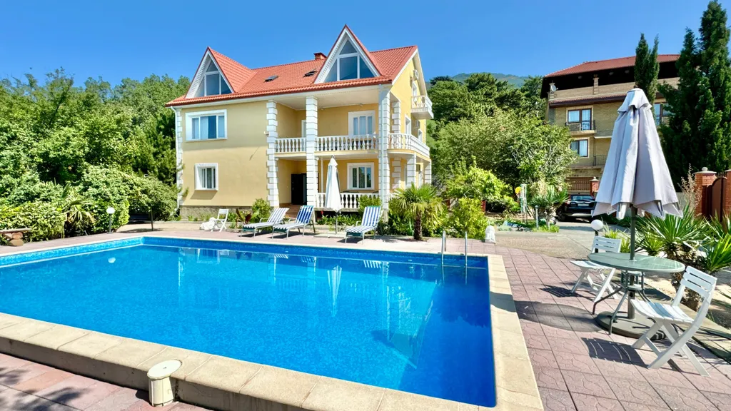 Вилла с открытым бассейном в Восходе Ялта