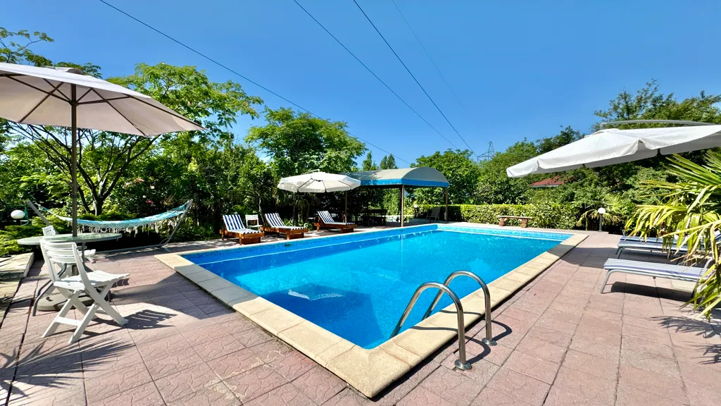 Вилла с открытым бассейном в Восходе Ялта