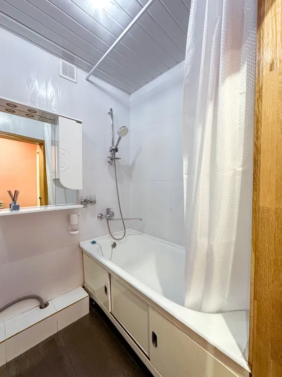 Квартира двухкомнатная на улице Луговой, 43 м², Владивосток — фото 11