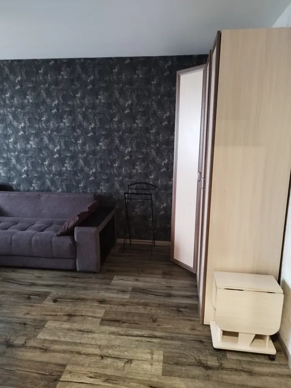 Квартира однокомнатная на улице Большой Московской, 36 м², Великий Новгород — спальня, фото 2