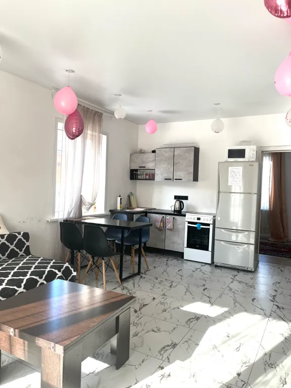 Дом 11-местный в Ленинском, 76 м², Иркутск — кухня, фото 2
