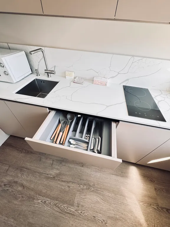 Квартира однокомнатная в Фрунзенском, 31 м², Владивосток — кухня, фото 4