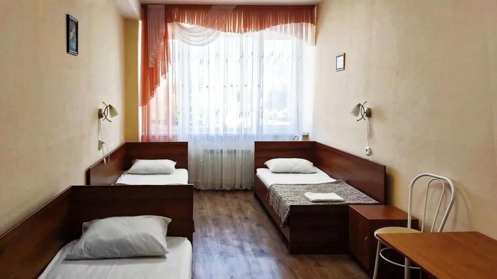 Трёхместный номер Эконом (без с/у) — Smart Hotel Миасс, фото 1 из 3