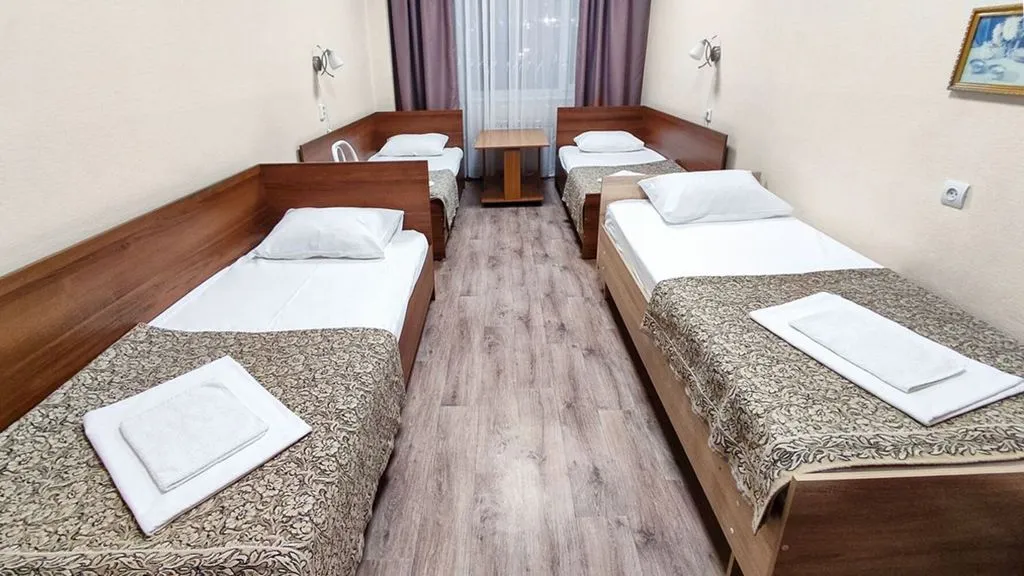 Четырёхместный номер эконом — Smart Hotel Миасс, фото 1 из 5