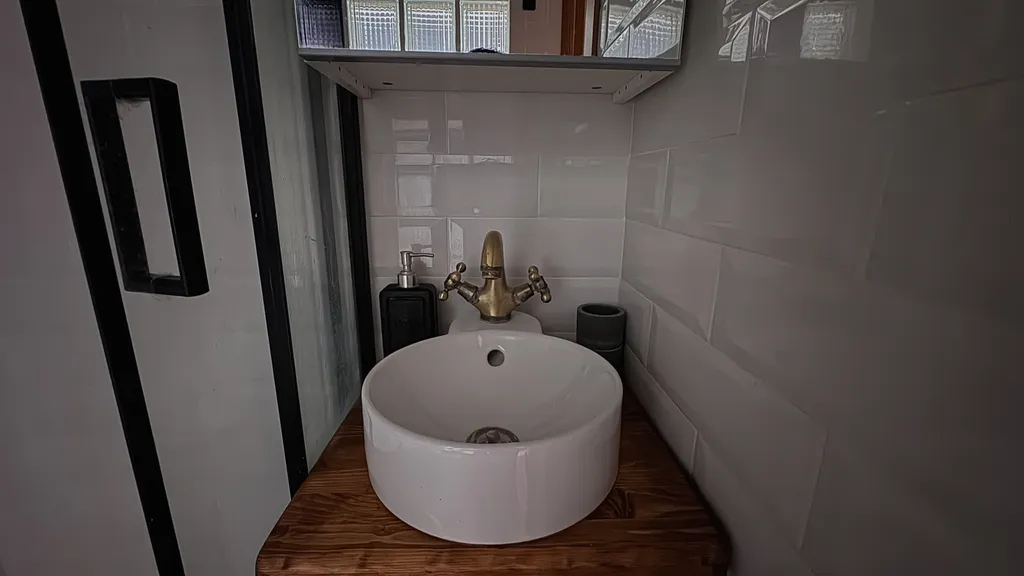 Квартира двухкомнатная на улице Ленина, 49 м², Смоленск — ванная комната, фото 3