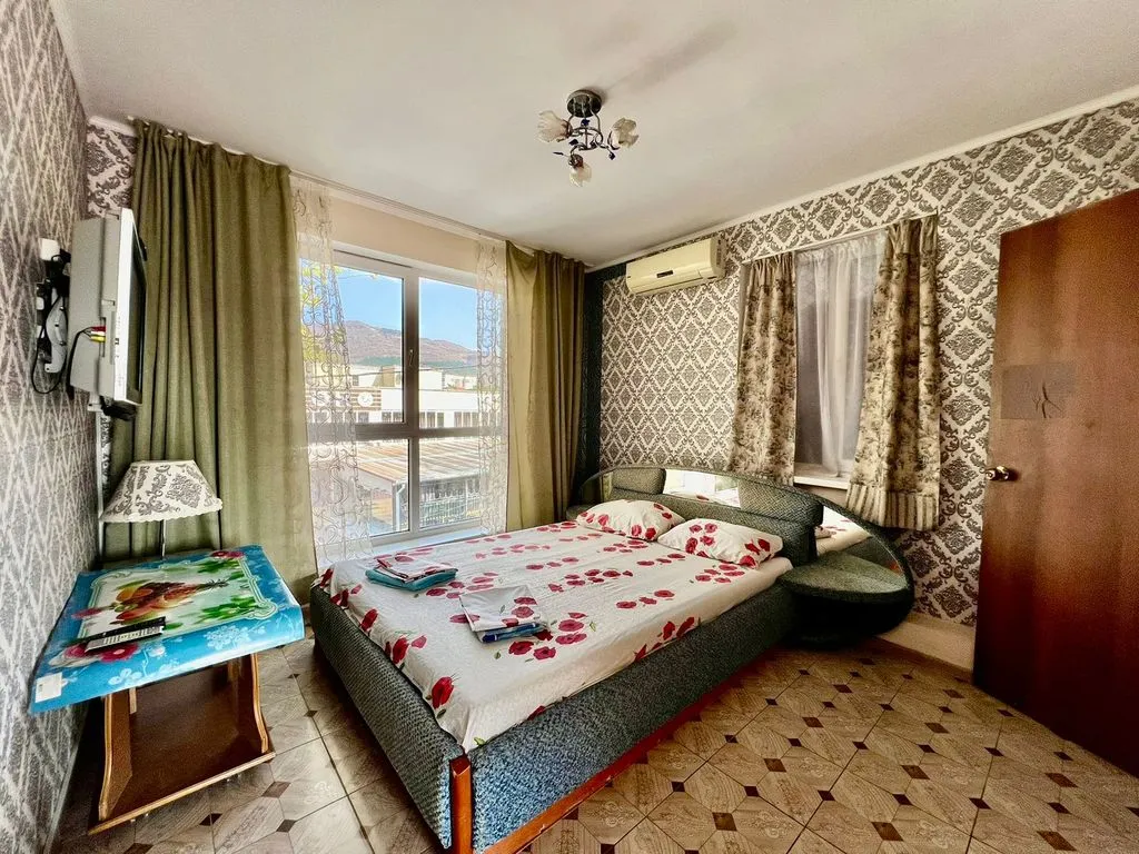 (6) Уютный номер для 1-4х гостей с видом на горы