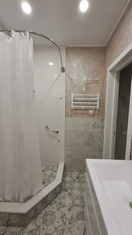 Квартира однокомнатная на улице Привокзальной, 42 м², Ростов-на-Дону — ванная комната, фото 4