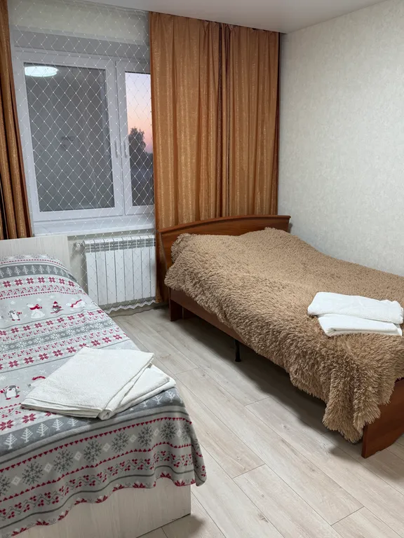 Квартира двухкомнатная на улице Чебоксарской, 60 м², Канаш — спальня, фото 4