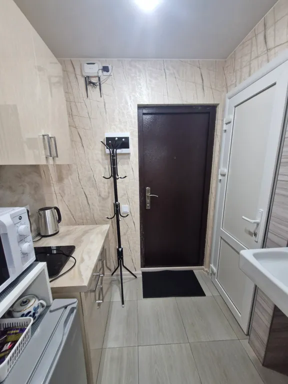 Студия однокомнатная на улице Новолучанской, 14 м², Великий Новгород — кухня, фото 3