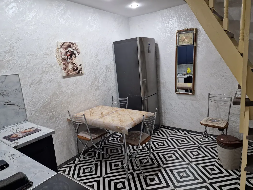 Квартира двухкомнатная в Куйбышевском, 47 м², Иркутск — кухня, фото 2