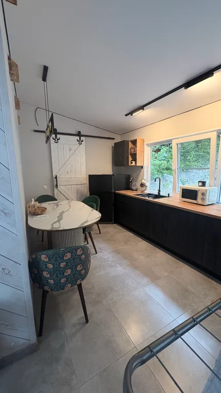 Дом 4-местный на улице Ленина, 50 м², Лермонтово — кухня, фото 7