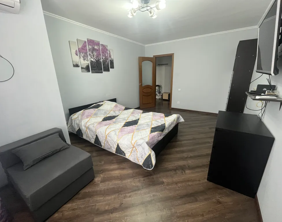Квартира однокомнатная на улице Евдокимова, 40 м², Ростов-на-Дону — спальня, фото 2