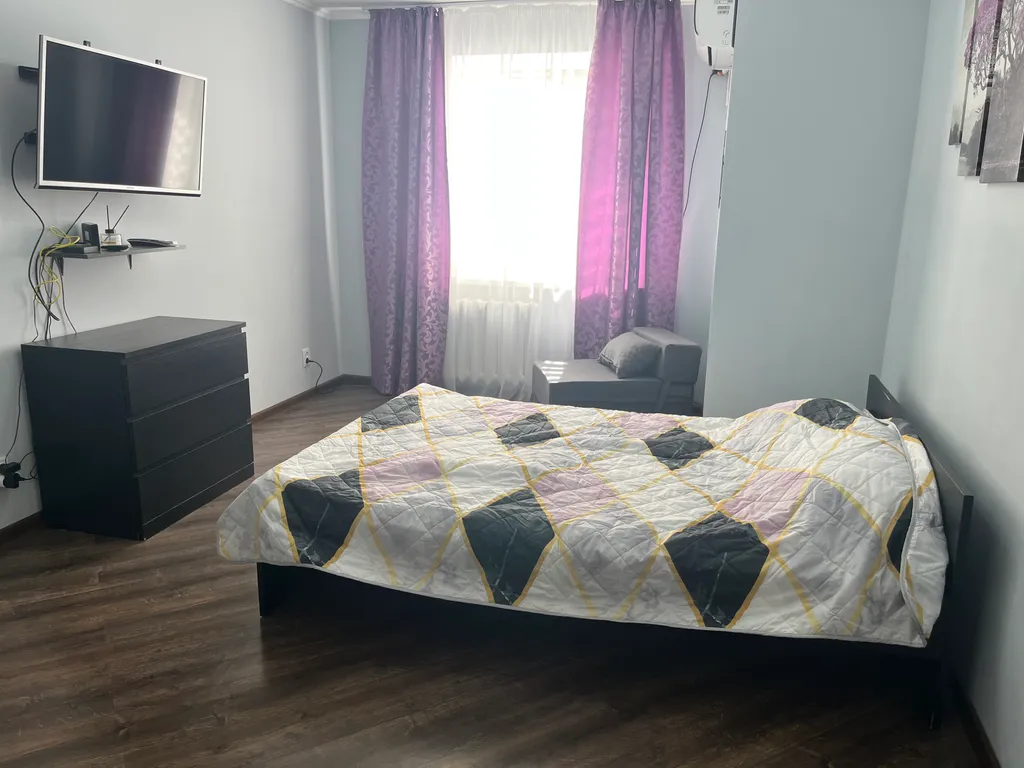 Квартира однокомнатная на улице Евдокимова, 40 м², Ростов-на-Дону — спальня, фото 3