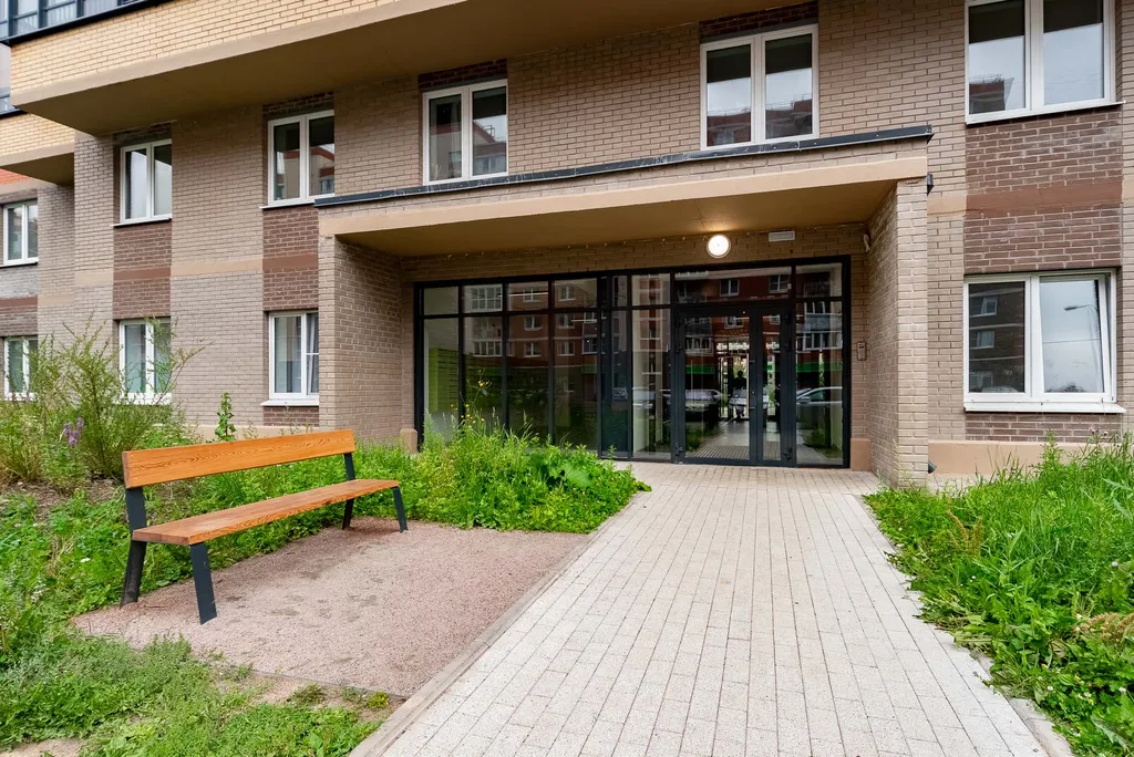 Студия однокомнатная в Колпинском, 26 м², Колпино — двор, фото 3