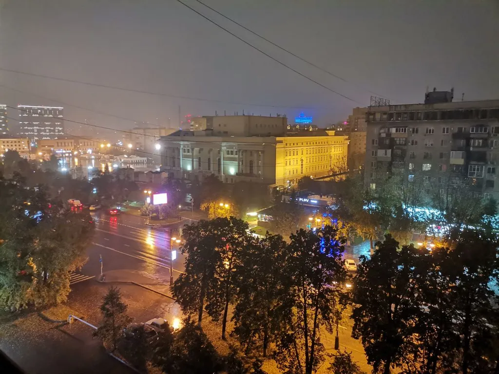 Квартира двухкомнатная на улице Республики, 54 м², Тюмень — фото 20