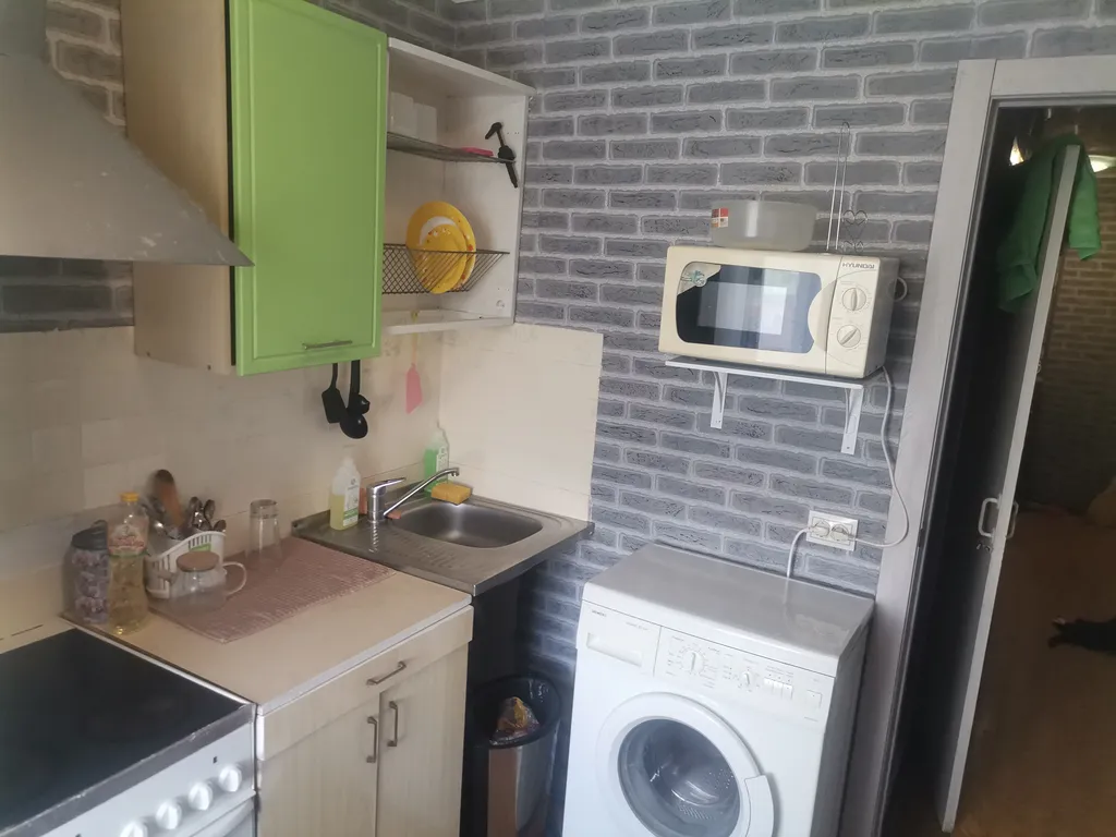 Квартира двухкомнатная на улице Республики, 54 м², Тюмень — кухня, фото 3