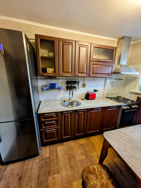 Квартира трёхкомнатная в Самарском, 90 м², Самара — кухня, фото 2