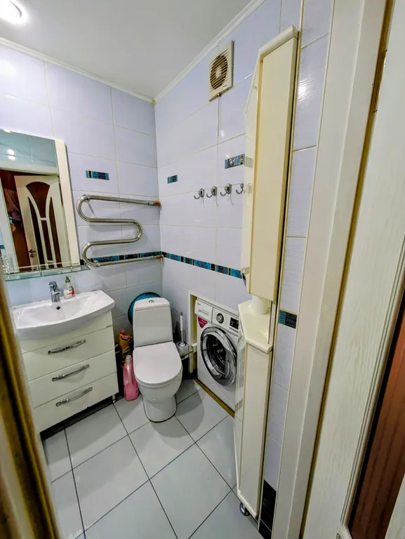 Квартира трёхкомнатная в Самарском, 90 м², Самара — ванная комната, фото 2