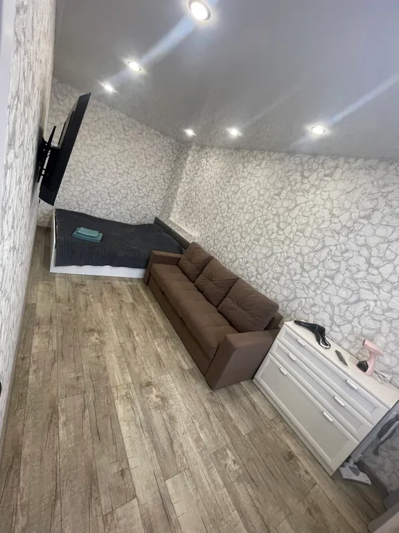 Квартира однокомнатная на улице Антикайнене, 42 м², Петрозаводск — спальня, фото 2