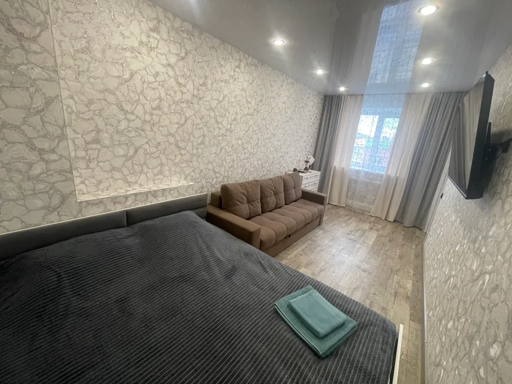 Квартира однокомнатная на улице Антикайнене, 42 м², Петрозаводск — спальня, фото 4