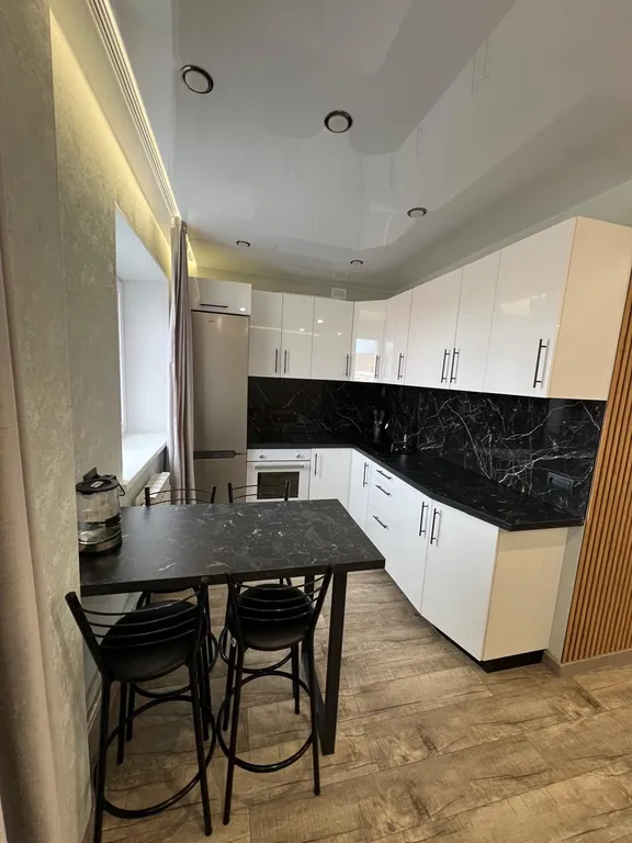 Квартира однокомнатная на улице Антикайнене, 42 м², Петрозаводск — кухня