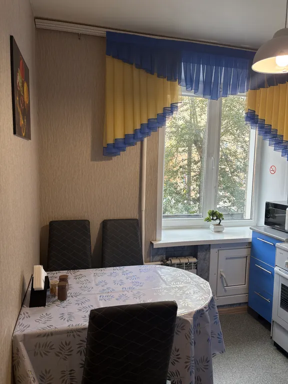 Квартира двухкомнатная у Красного проспекта, в Заельцовском, 40 м², Новосибирск — кухня, фото 2