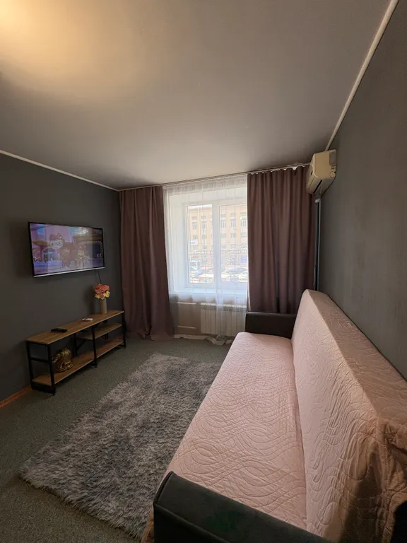 Квартира двухкомнатная у Красного проспекта, в Заельцовском, 40 м², Новосибирск — спальня, фото 2