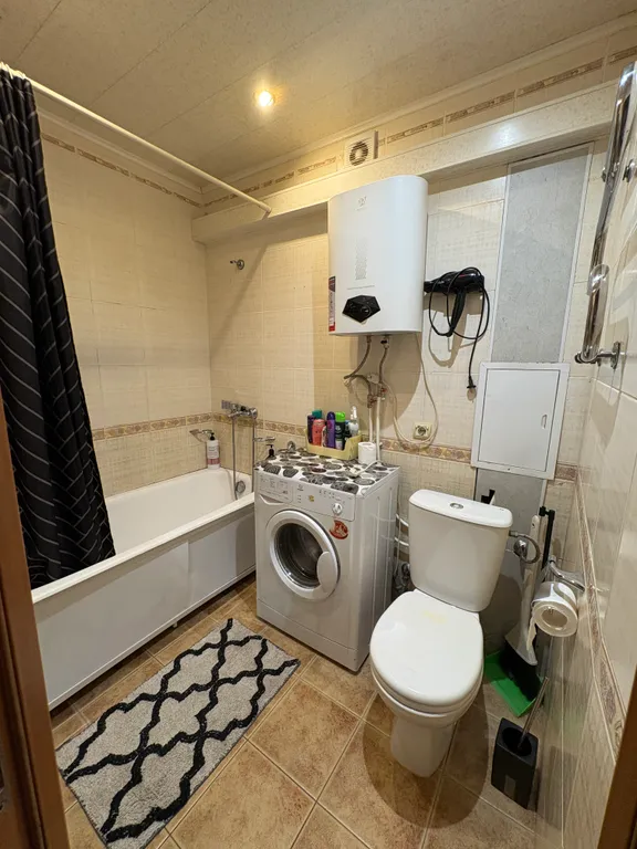 Квартира двухкомнатная у Красного проспекта, в Заельцовском, 40 м², Новосибирск — ванная комната