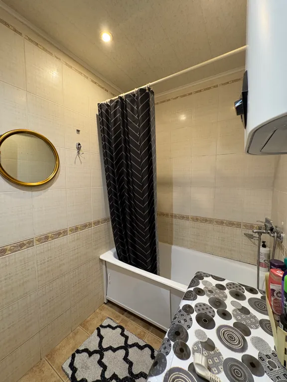 Квартира двухкомнатная у Красного проспекта, в Заельцовском, 40 м², Новосибирск — ванная комната, фото 2