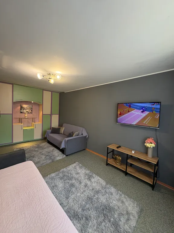 Квартира двухкомнатная у Красного проспекта, в Заельцовском, 40 м², Новосибирск — спальня, фото 5