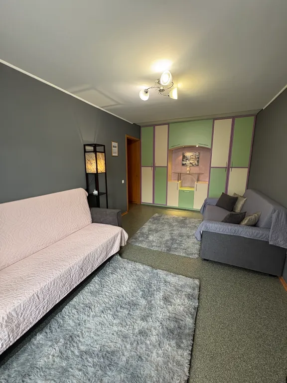 Квартира двухкомнатная у Красного проспекта, в Заельцовском, 40 м², Новосибирск — спальня, фото 6