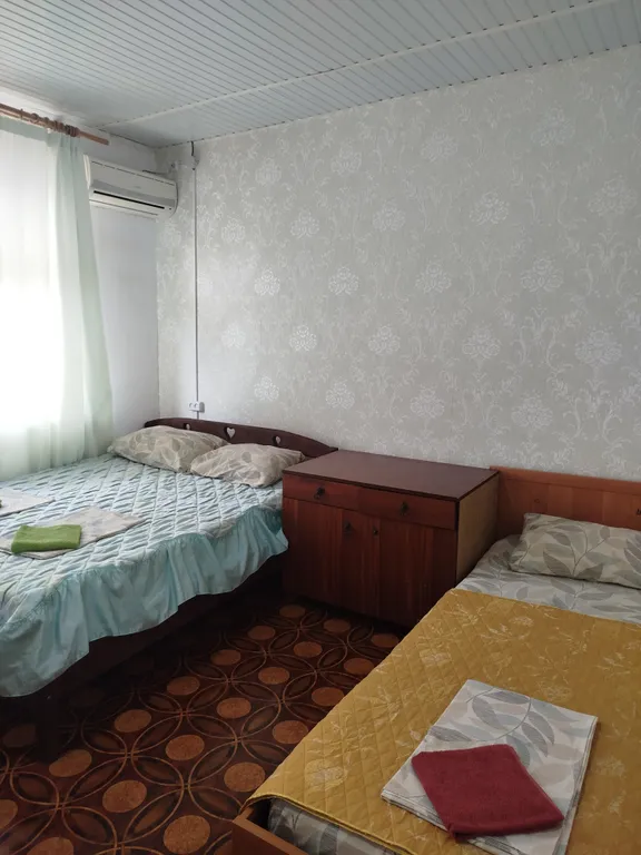 Четырёхместный номер душ и туалет в блоке, на 2 комнаты — Салют, фото 2 из 4