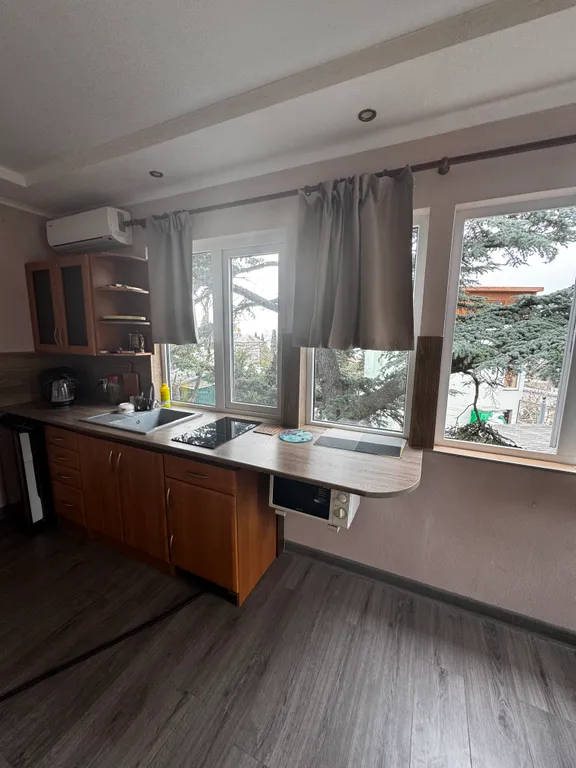 Квартира трёхкомнатная на улице Нагорной, 100 м², Ялта — фото 16