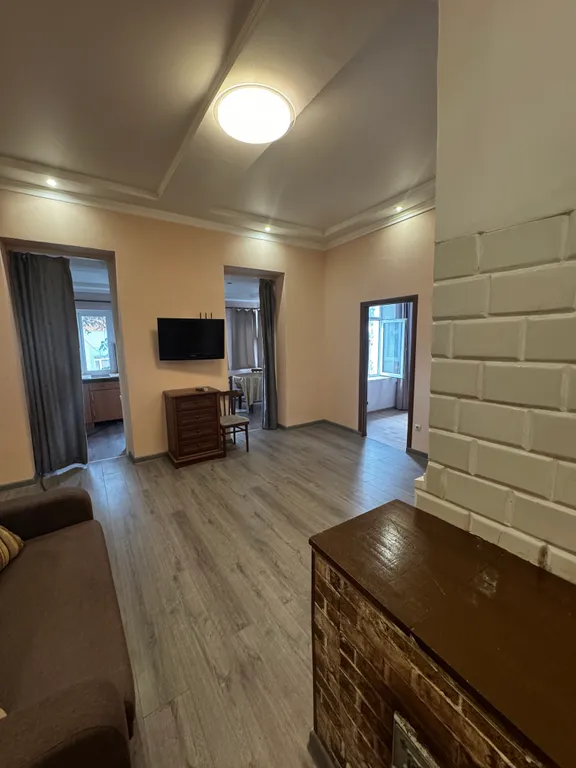 Квартира трёхкомнатная на улице Нагорной, 100 м², Ялта — фото 2