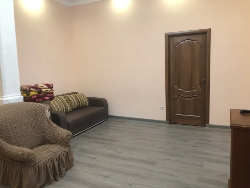 Квартира трёхкомнатная на улице Нагорной, 100 м², Ялта — фото 21