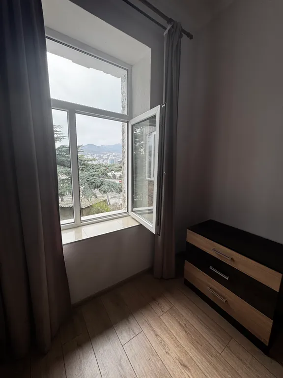 Квартира трёхкомнатная на улице Нагорной, 100 м², Ялта — фото 6