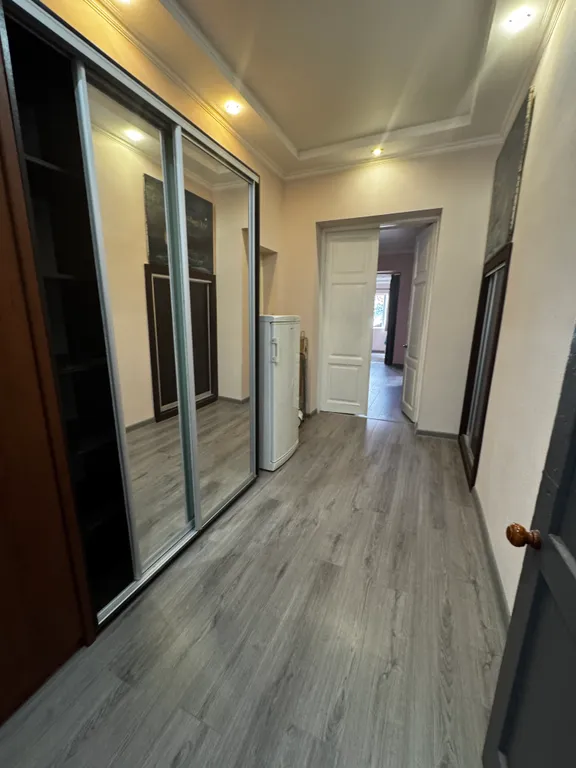 Квартира трёхкомнатная на улице Нагорной, 100 м², Ялта — фото 7