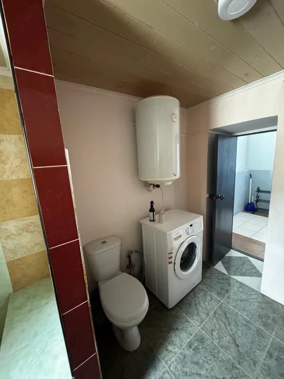 Квартира трёхкомнатная на улице Нагорной, 100 м², Ялта — фото 9