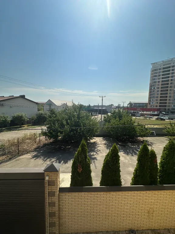 Трёхэтажный дом с хорошим ремонтом и со всеми удобствами