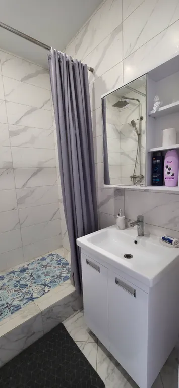 Квартира двухкомнатная на улице Ткачёва, 75 м², Ростов-на-Дону — ванная комната, фото 3