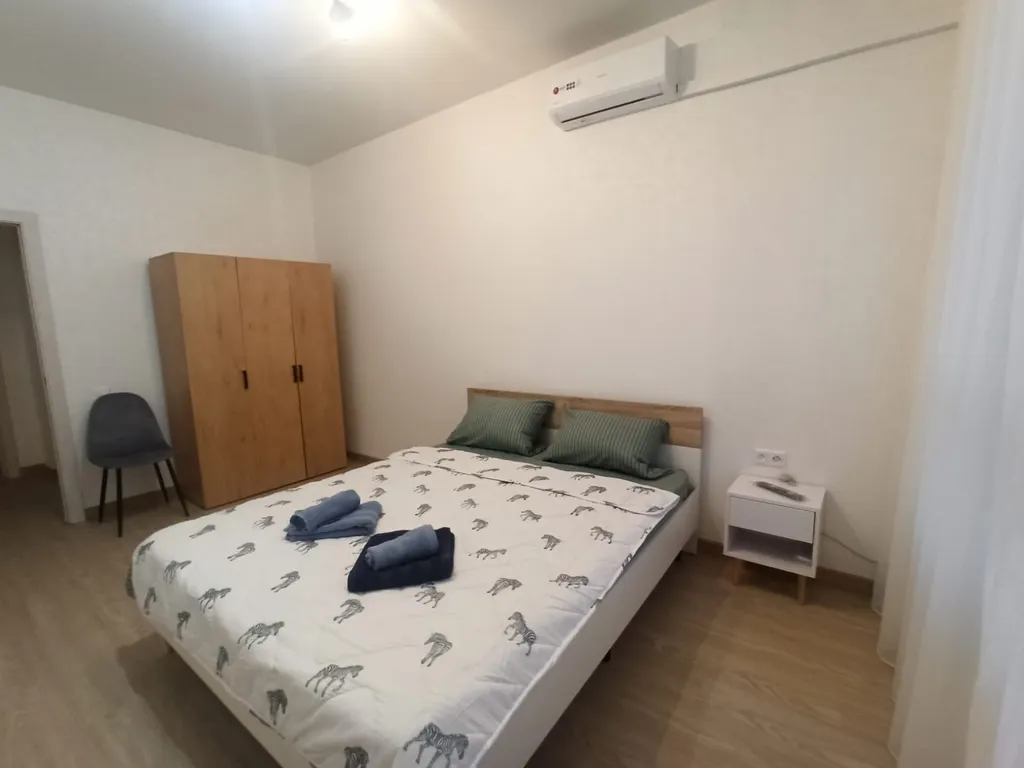 Квартира однокомнатная в Советском, 37 м², Красноярск — спальня, фото 8